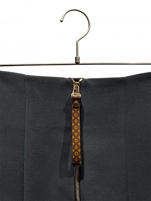 LOUIS VUITTON（ルイ ヴィトン）LOUIS VUITTON (ルイ ヴィトン) スカート/RW242WW NQA FRSK42 ブラック サイズ:34の古着・服飾アイテム