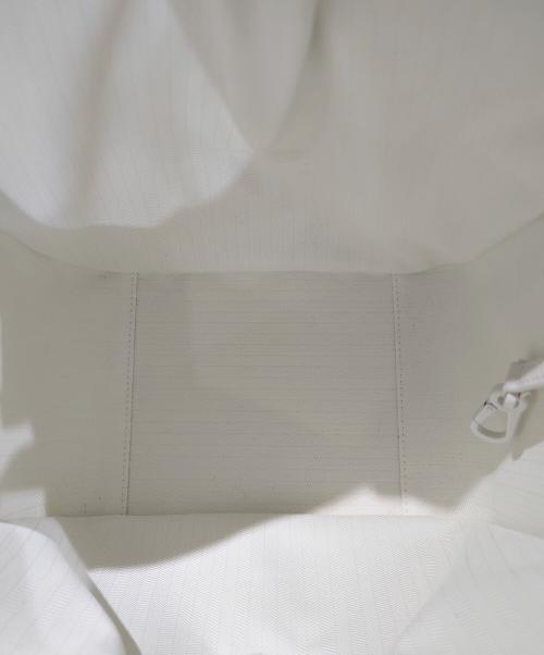 LOEWE（ロエベ）LOEWE (ロエベ) ハンモックコンパクトバッグ/モノクロームコレクション/A538H13X07 ホワイト サイズ:-の古着・服飾アイテム