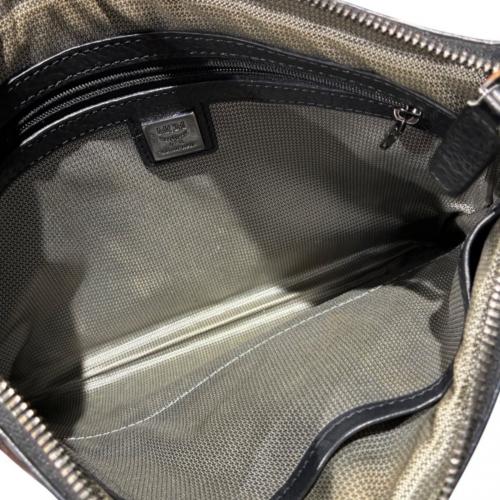 MCM（エムシーエム）MCM (エムシーエム) スタッズクラッチバッグ ブラック サイズ:-の古着・服飾アイテム