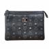 MCM（エムシーエム）の古着「スタッズクラッチバッグ」｜ブラック