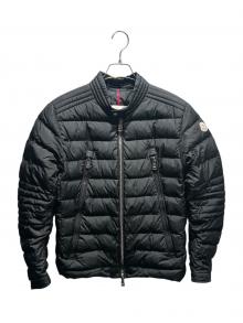 MONCLER（モンクレール）の古着「AMIOT/ダウンジャケット/D20914030205 68352」｜ブラック