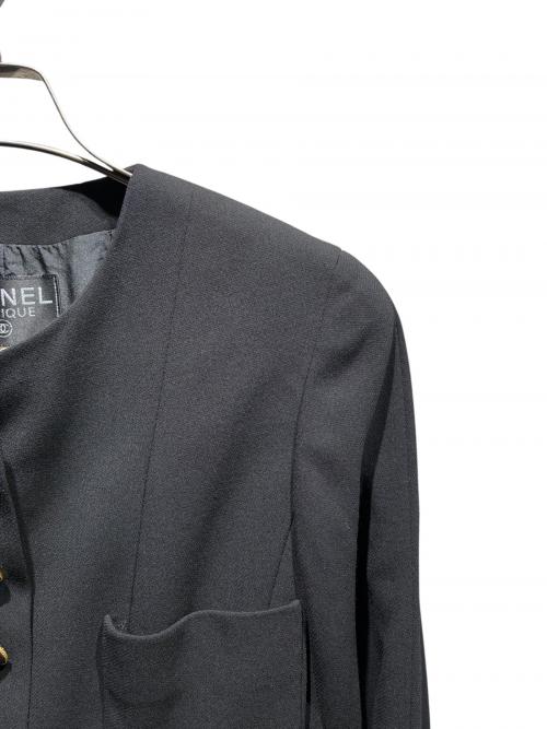 CHANEL（シャネル）CHANEL (シャネル) ココマークボタンノーカラージャケット/2466 ブラック サイズ:36の古着・服飾アイテム