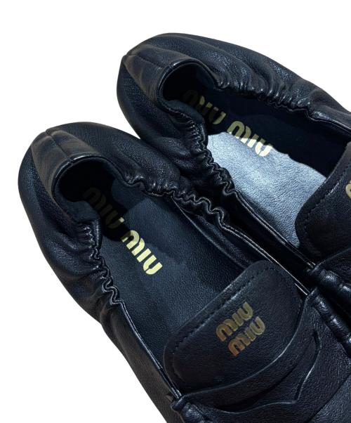 MIU MIU（ミュウミュウ）MIU MIU (ミュウミュウ) ルーシュ ナッパレザー ローファー ブラック サイズ:361/2の古着・服飾アイテム