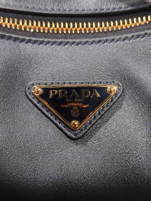 PRADA（プラダ）PRADA (プラダ) ワンショルダーバッグ ブラック サイズ:ミディアム/mediumの古着・服飾アイテム