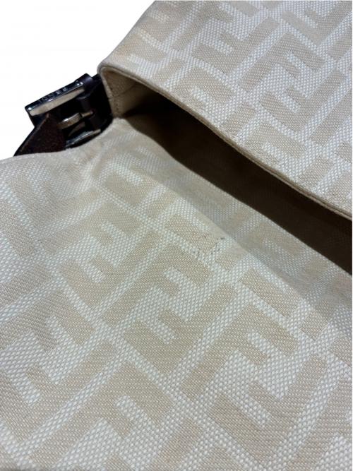 FENDI（フェンディ）FENDI (フェンディ) ショルダーバッグ ベージュの古着・服飾アイテム