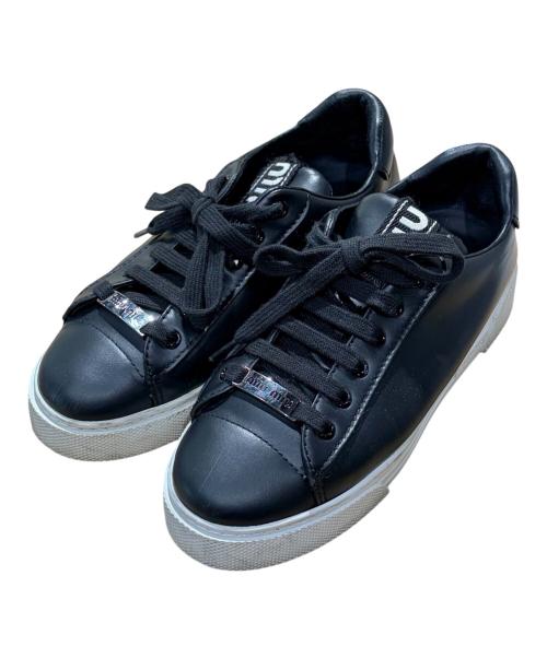 MIU MIU（ミュウミュウ）MIU MIU (ミュウミュウ) ロゴプレートレザースニーカー ブラック サイズ:SIZE 38の古着・服飾アイテム
