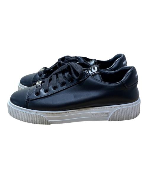 MIU MIU（ミュウミュウ）MIU MIU (ミュウミュウ) ロゴプレートレザースニーカー ブラック サイズ:SIZE 38の古着・服飾アイテム