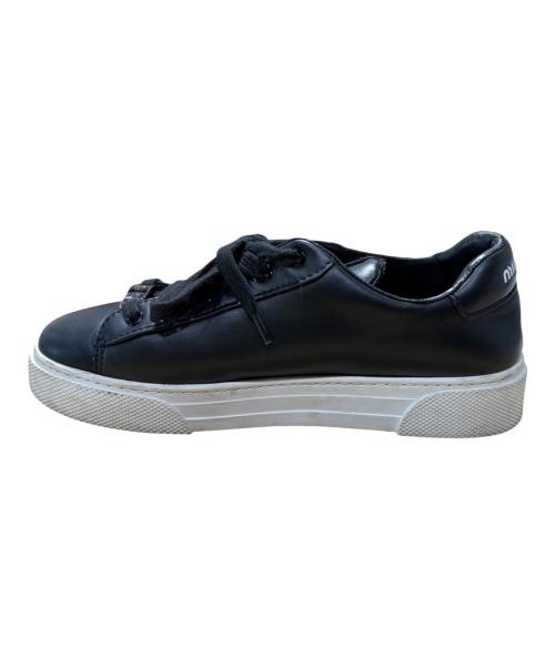 MIU MIU（ミュウミュウ）MIU MIU (ミュウミュウ) ロゴプレートレザースニーカー ブラック サイズ:SIZE 38の古着・服飾アイテム