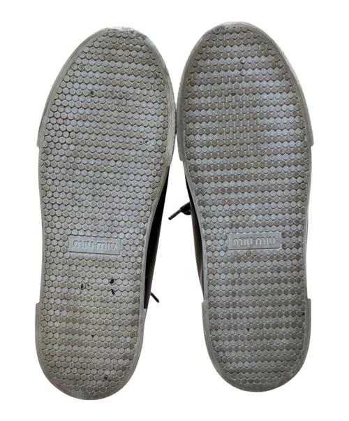 MIU MIU（ミュウミュウ）MIU MIU (ミュウミュウ) ロゴプレートレザースニーカー ブラック サイズ:SIZE 38の古着・服飾アイテム