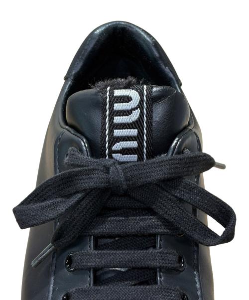 MIU MIU（ミュウミュウ）MIU MIU (ミュウミュウ) ロゴプレートレザースニーカー ブラック サイズ:SIZE 38の古着・服飾アイテム