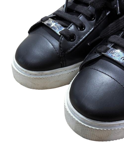 MIU MIU（ミュウミュウ）MIU MIU (ミュウミュウ) ロゴプレートレザースニーカー ブラック サイズ:SIZE 38の古着・服飾アイテム