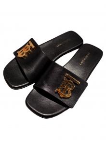 BURBERRY（バーバリー）の古着「TB SLOANEスライドサンダル」｜ブラック