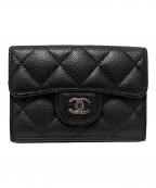 CHANELシャネル）の古着「クラシックスモールフラップウォレット」｜ブラック