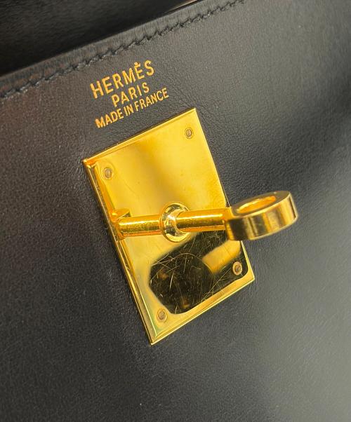 HERMES（エルメス）HERMES (エルメス) Kelly 28 ケリー 28/内縫い/ボックスカーフ/ブラック/▢F刻印：2002年製造/ゴールド金具 ブラック サイズ:28の古着・服飾アイテム