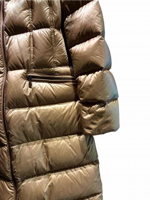 MONCLER（モンクレール）MONCLER (モンクレール) BOEDIC ダウンコート K20931C00015 595FE ベージュの古着・服飾アイテム