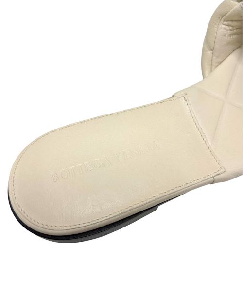 BOTTEGA VENETA（ボッテガベネタ）BOTTEGA VENETA (ボッテガベネタ) リド フラット サンダル ベージュ サイズ:38の古着・服飾アイテム
