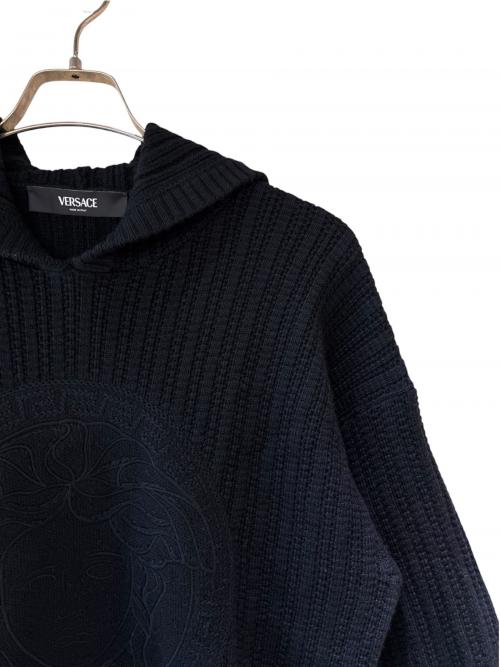 VERSACE（ヴェルサーチ）VERSACE (ヴェルサーチ) ロゴフーディニット ブラック サイズ:46の古着・服飾アイテム