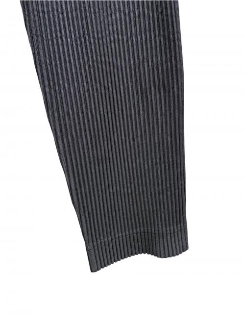 HOMME PLISSE ISSEY MIYAKE（オム プリッセ イッセイ ミヤケ）HOMME PLISSE ISSEY MIYAKE (オム プリッセ イッセイ ミヤケ) BASICS プリーツパンツ ネイビー サイズ:2の古着・服飾アイテム