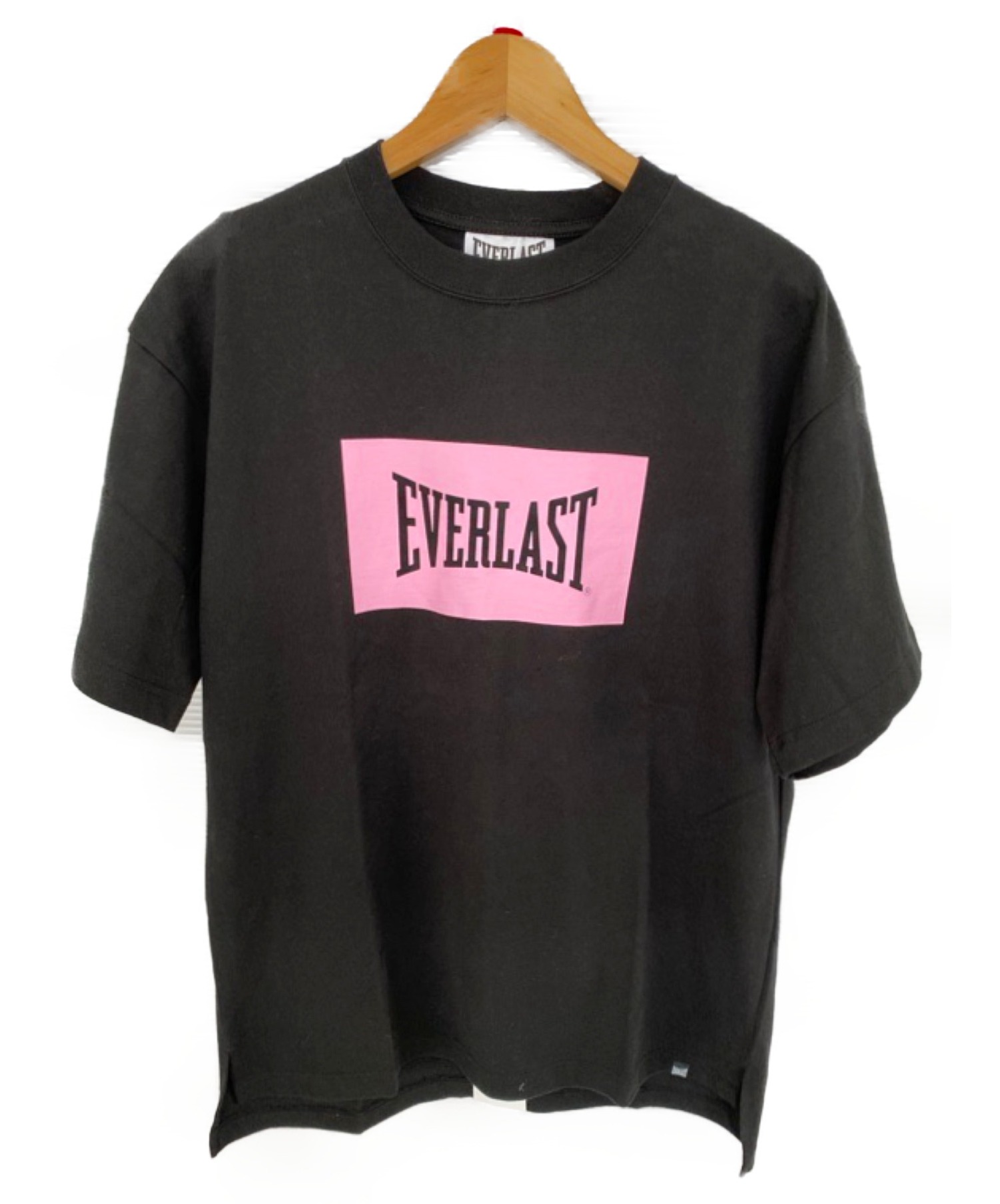 中古 古着通販 Everlast エバーラスト ボックスロゴtシャツ ブラック ピンク サイズ Mサイズ 未使用品 ブランド 古着通販 トレファク公式 Trefac Fashion