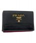 PRADA（プラダ）の古着「3つ折り財布」｜ブラック×レッド