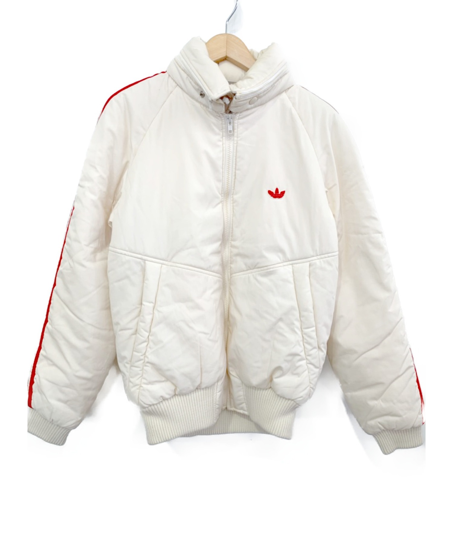 中古 古着通販 Adidas アディダス 中綿ブルゾン アイボリー レッド サイズ Oサイズo 177cm ブランド 古着通販 トレファク公式 Trefac Fashion
