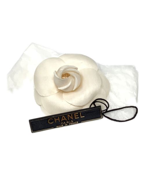 CHANEL（シャネル）CHANEL (シャネル) カメリアブローチ ホワイトの古着・服飾アイテム