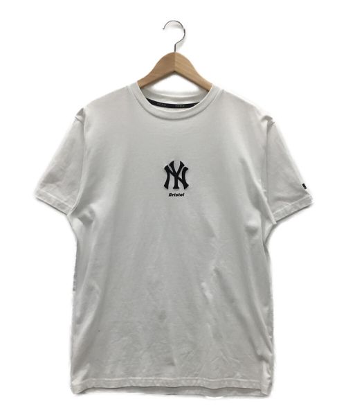 F.C.R.B.（エフシーアールビー）F.C.R.B. (エフシーアールビー) Tシャツ ホワイト サイズ:Mの古着・服飾アイテム