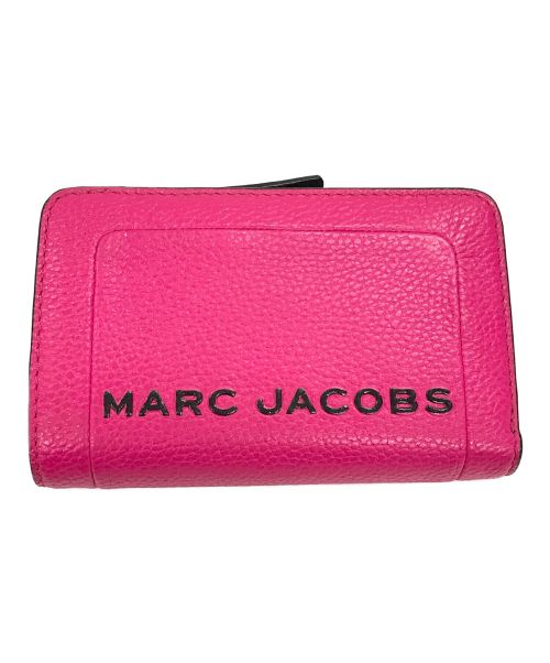 MARC JACOBS（マーク ジェイコブス）MARC JACOBS (マークジェイコブス) テクスチャードボックスコンパクトウェレット 財布 ピンク サイズ:実寸サイズにてご確認ください。の古着・服飾アイテム