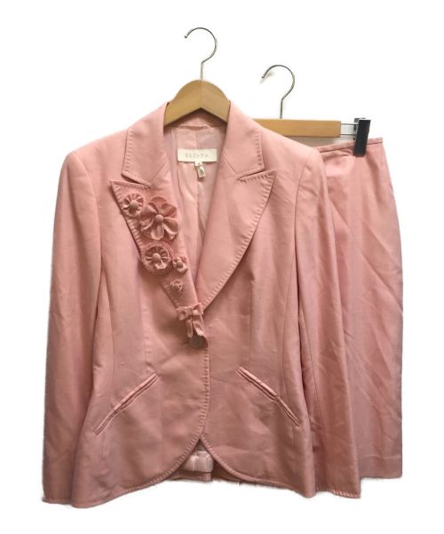 ESCADA（エスカーダ）ESCADA (エスカーダ) フリルフラワーコサージュセットアップスーツ ピンク サイズ:36の古着・服飾アイテム