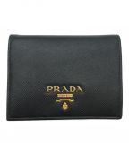 PRADA（プラダ）の古着「サフィアーノレザー二つ折り財布」｜ブラック