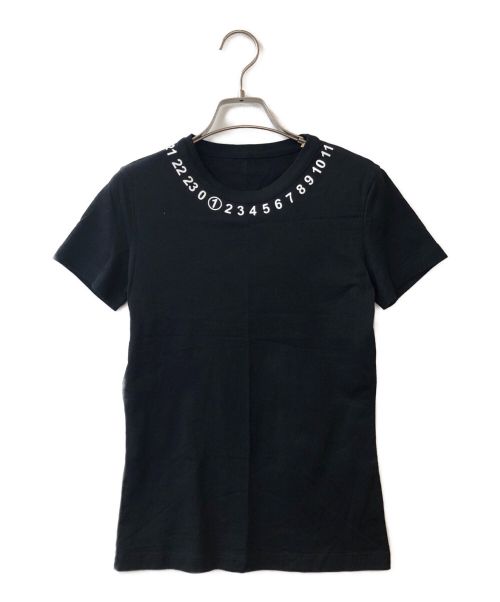 Maison Margiela（メゾンマルジェラ）Maison Margiela (メゾンマルジェラ) ネックナンバリングTシャツ ブラック サイズ:Sの古着・服飾アイテム