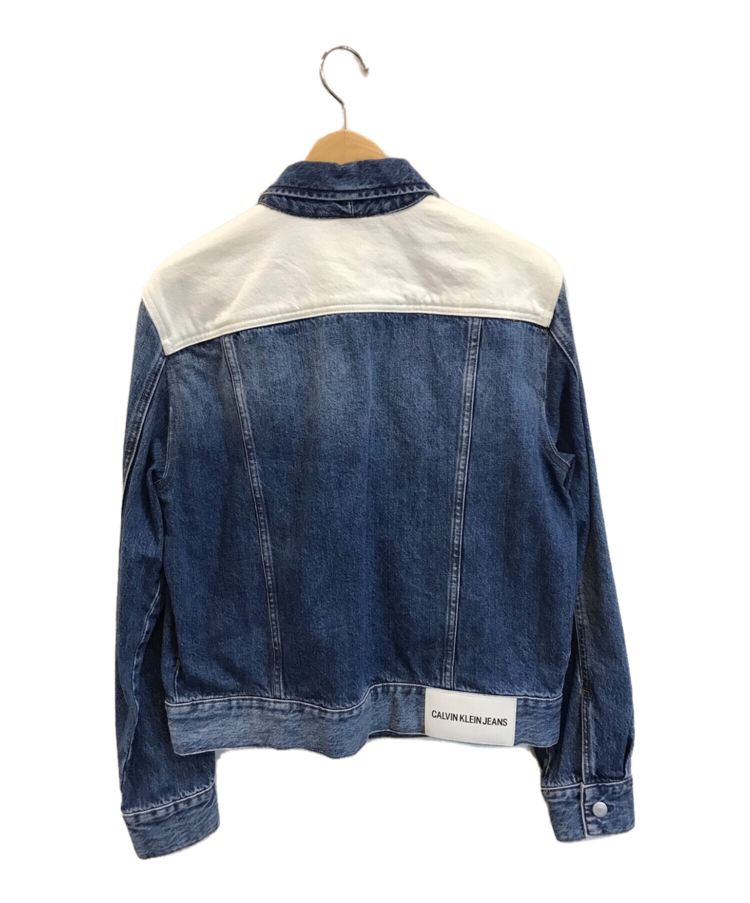 Calvin Klein Jeans (カルバンクラインジーンズ) クラシックトラッカーデニム ジャケット インディゴ×ホワイト サイズ:M
