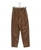 H BEAUTY&YOUTHエイチ ビューティアンドユース）の古着「FAKE LEATHER TAPERED PANT」｜ブラウン