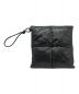 BOTTEGA VENETA（ボッテガベネタ）の古着「Intrecciato Paper Calf Leather Padded Square Pouch」｜ブラック