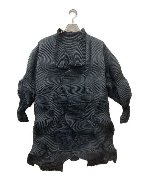 ISSEY MIYAKE（イッセイミヤケ）ISSEY MIYAKE (イッセイミヤケ) プリーツ加工コート ブラック サイズ:3の古着・服飾アイテム