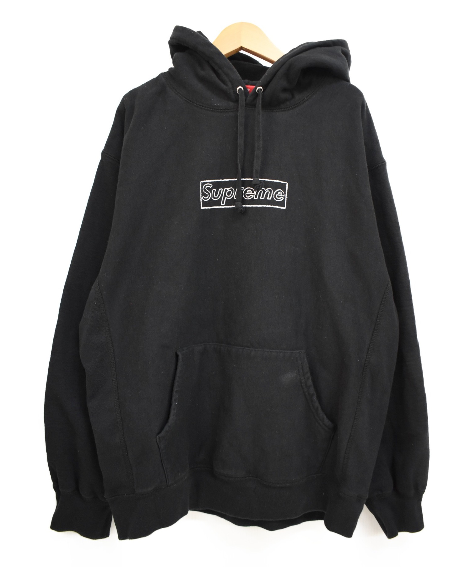 品質満点！ Black Sweatshirt Hooded Logo Chalk KAWS SUPREME 新品 L 