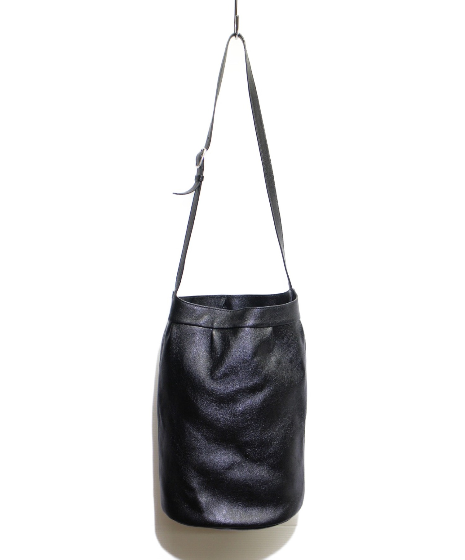 中古 古着通販 Celine セリーヌ ミディアム ソフトバケットバッグ ブラック 年モデル ブランド 古着通販 トレファク公式 Trefac Fashion