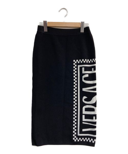 VERSACE（ヴェルサーチ）VERSACE (ヴェルサーチ) Logo Knit Midi Skirt　A83291 A229981 A1008　ﾛｺﾞﾆｯﾄｽｶｰﾄ ブラック サイズ:S 未使用品の古着・服飾アイテム