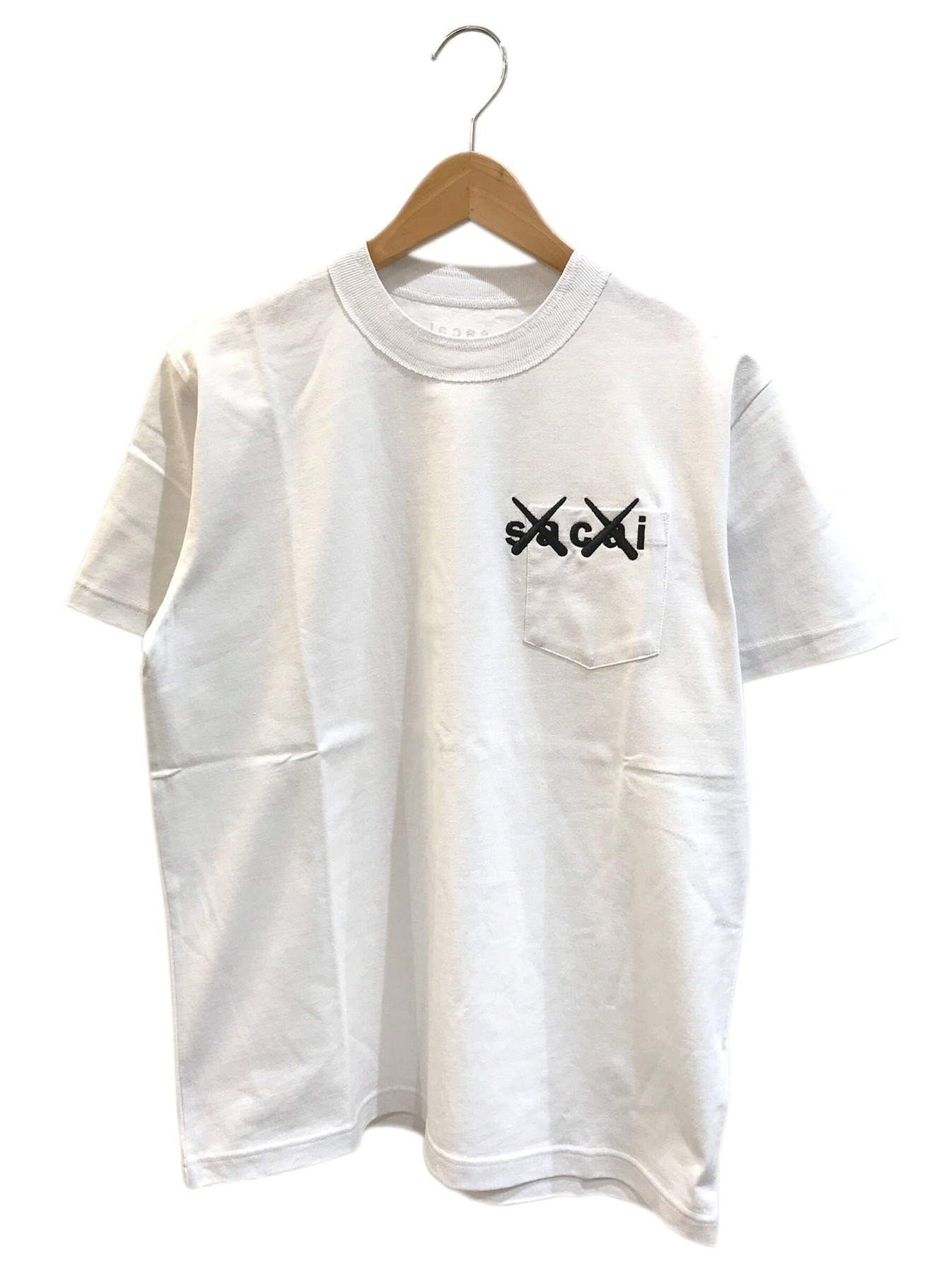 人気メーカー・ブランド sacai x size1 ブラック T Embroidery / KAWS 