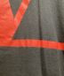 中古・古着 VALENTINO (ヴァレンティノ) VロゴプリントTシャツ ブラック×レッド サイズ:XS：15000円