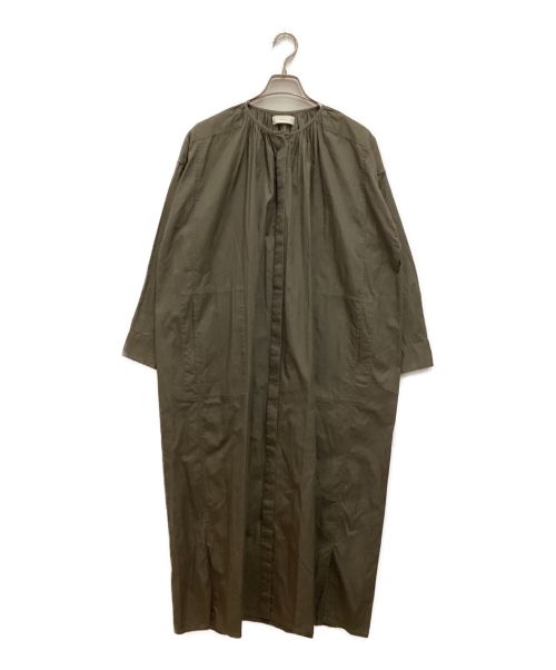 KAGURE（カグレ）KAGURE (カグレ) コットン オックス ギャザーワンピース　ノーカラー　ロング　シャツ オリーブ サイズ:Freeの古着・服飾アイテム