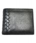 BOTTEGA VENETA（ボッテガベネタ）の古着「カルングコンビレザーイントレチャート 二つ折り財布」｜ブラック
