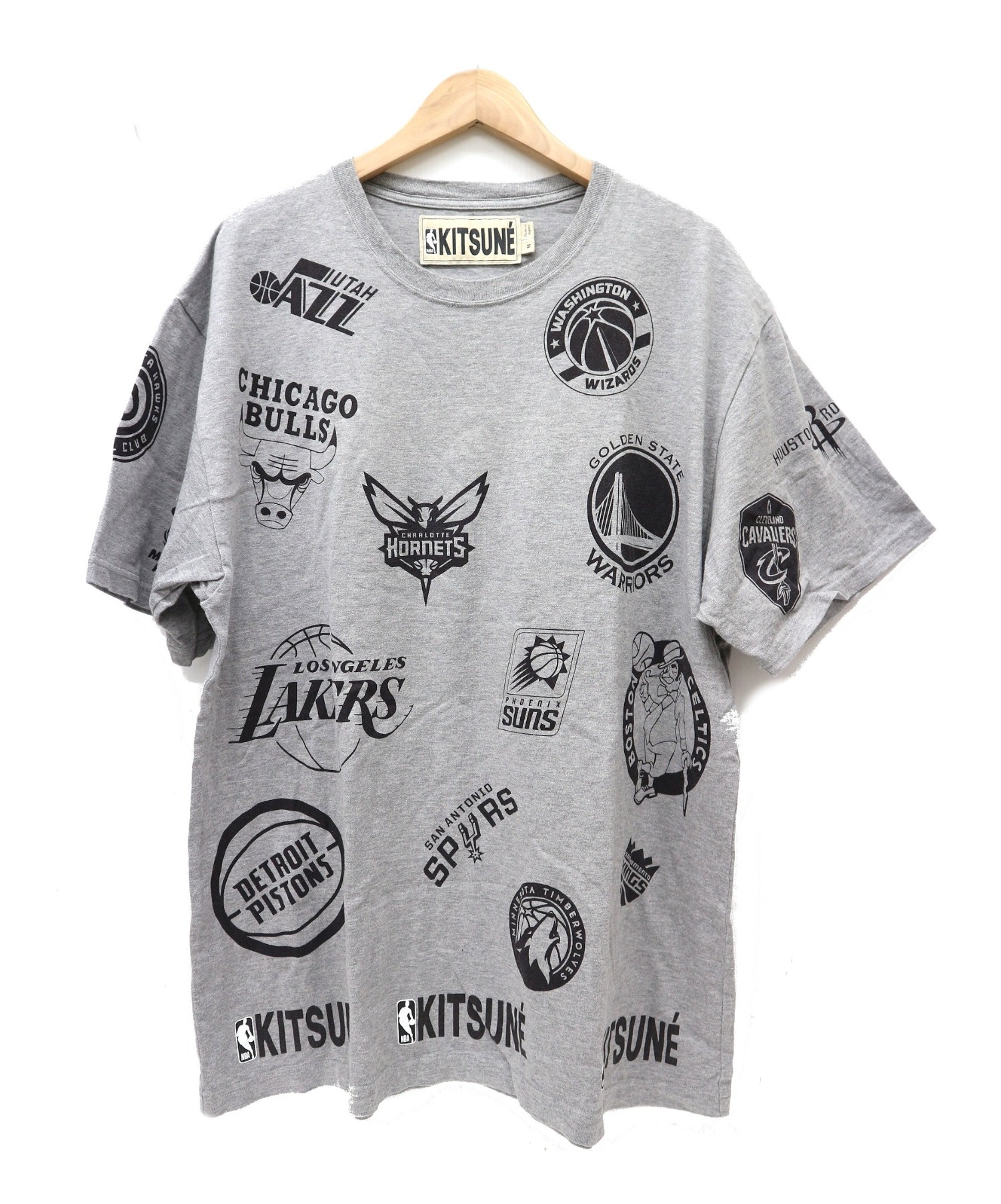 中古 古着通販 Maison Kitsune メゾンキツネ Nbaマルチアイコンtシャツ グレー サイズ M Nbaコラボ Spnbm702 T Shirt All Over ブランド 古着通販 トレファク公式 Trefac Fashion