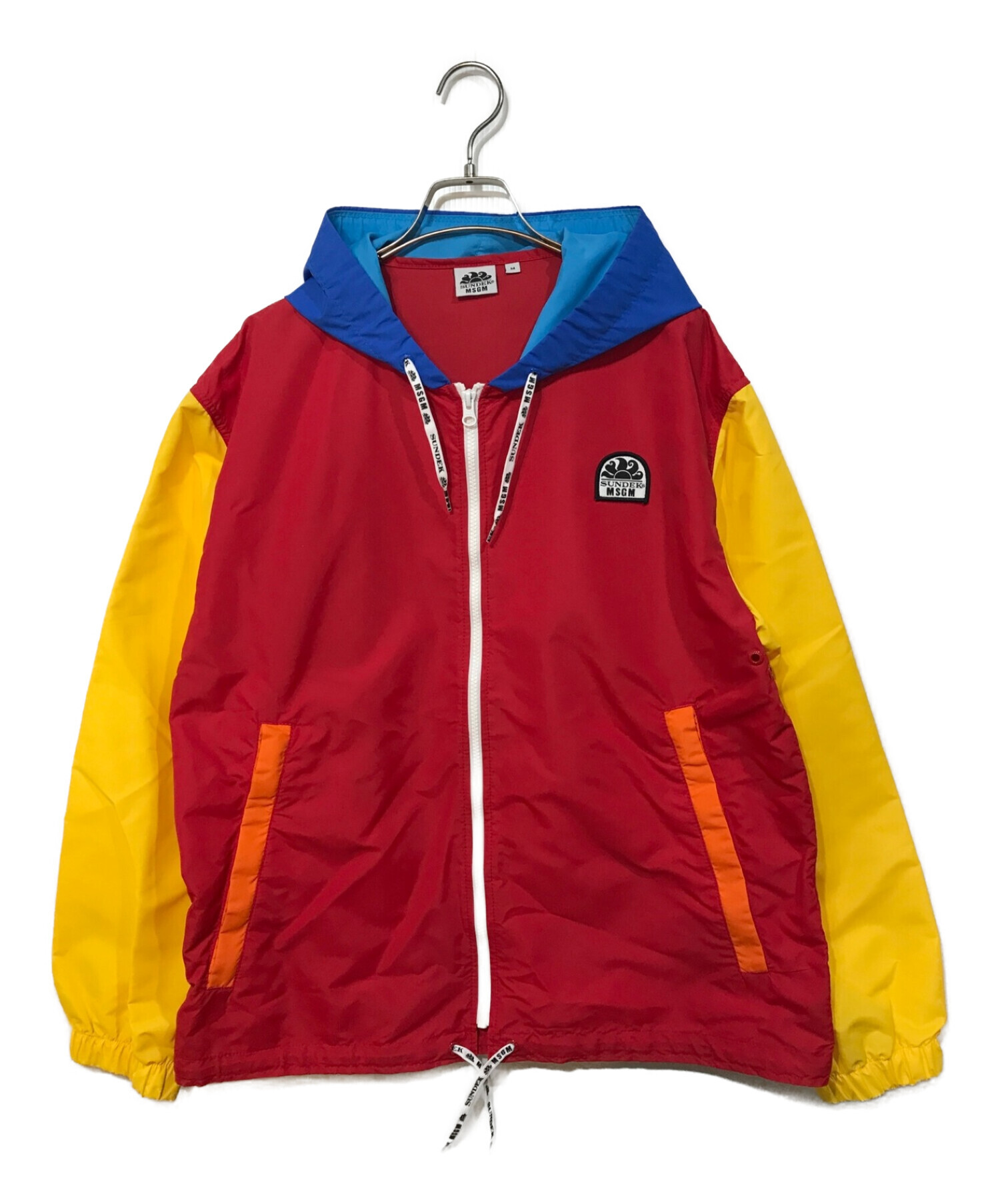 新品 MSGM SUNDEK コラボ ロゴマウンテンパーカー マルチカラー L 新品 MSGM SUNDEK コラボ ロゴマウンテンパーカー マルチカラー L
