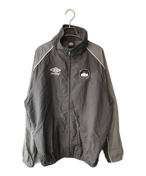 9090（9090）9090 (9090) UMBRO (アンブロ) City Logo Nylon Jacket グレー サイズ:Lの古着・服飾アイテム
