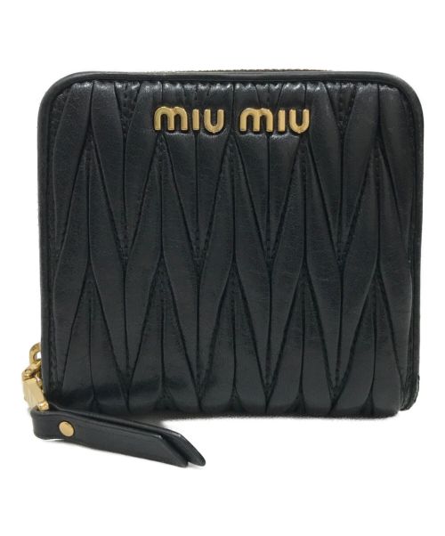 MIU MIU（ミュウミュウ）MIU MIU (ミュウミュウ) マテラッセ2つ折り財布 ブラックの古着・服飾アイテム