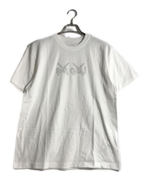 sacai（サカイ）sacai (サカイ) KAWS (カウズ) ロゴ プリント Tシャツ ホワイト サイズ:2の古着・服飾アイテム