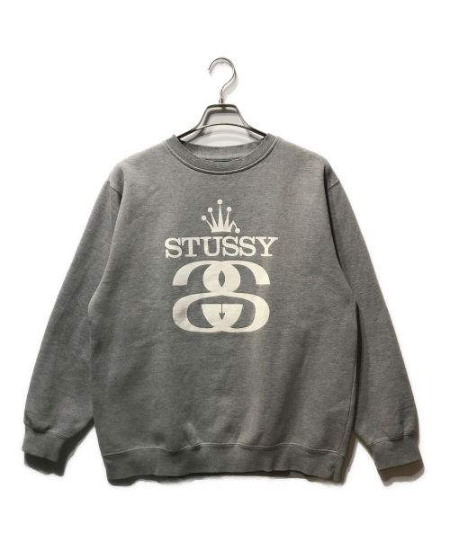stussy（ステューシー）stussy (ステューシー) プリント クルーネック スウェット グレー サイズ:Mediumの古着・服飾アイテム
