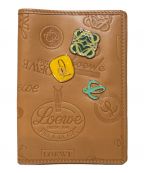 LOEWE（）の古着「Embellished leather Passport Holder マルチロゴ パスポートカバー 手帳カバー」｜ベージュ