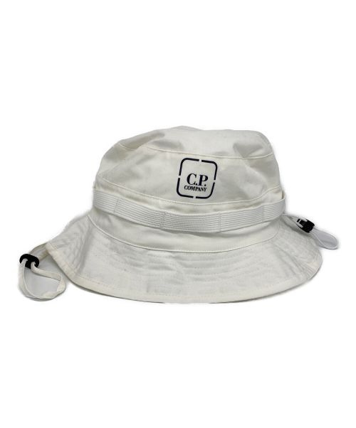 C.P COMPANY（シーピーカンパニー）C.P COMPANY (シーピーカンパニー) ロゴバケットハット ホワイトの古着・服飾アイテム